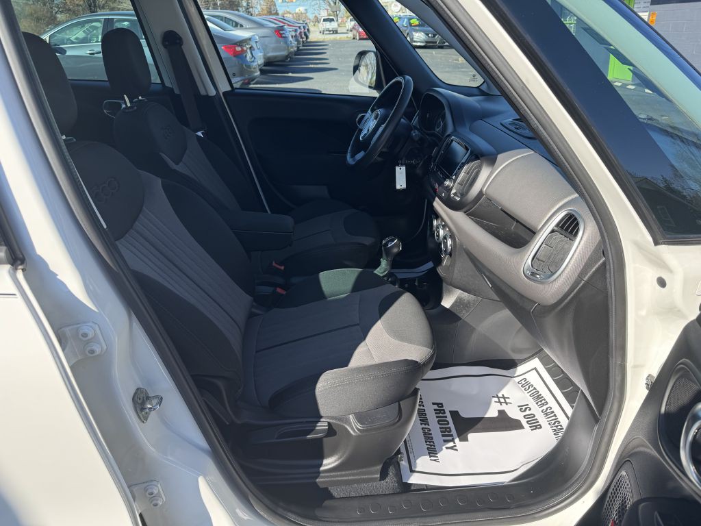 2017 FIAT 500L Image 9