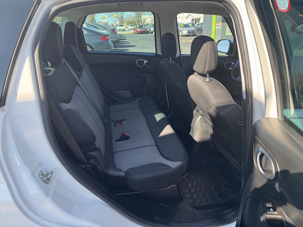 2017 FIAT 500L Image 10