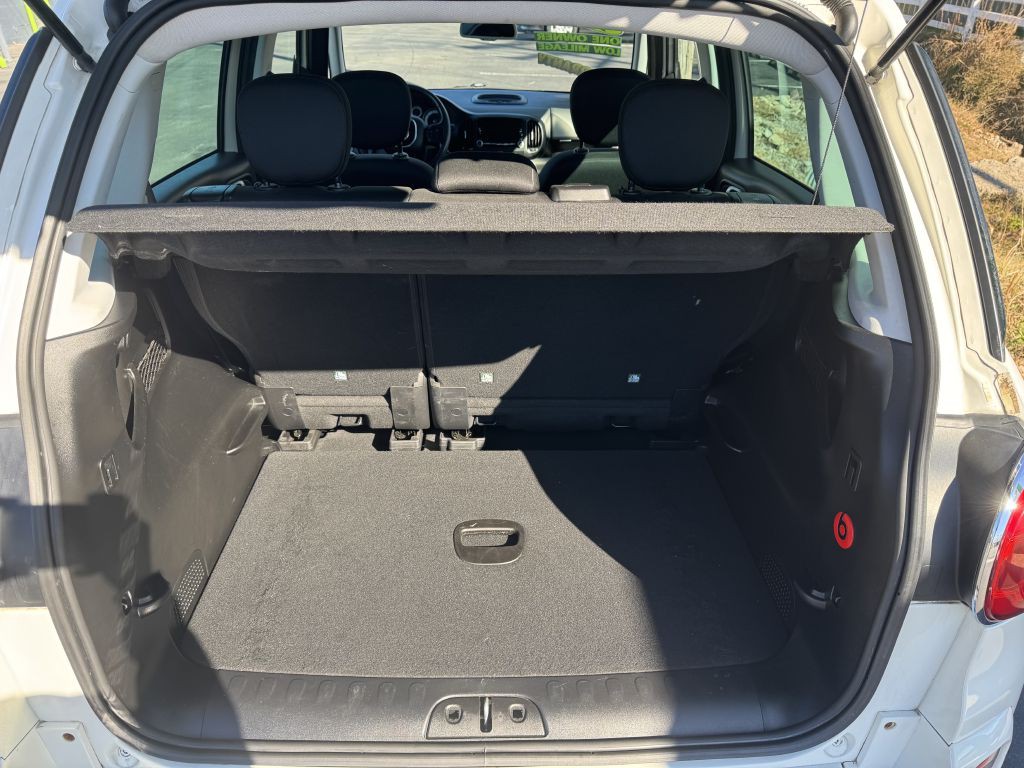 2017 FIAT 500L Image 11