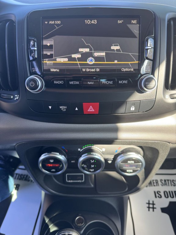 2017 FIAT 500L Image 13