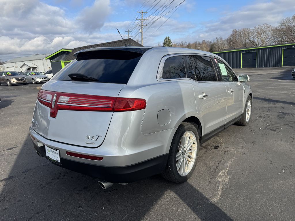 2014 Lincoln MKT Image 4