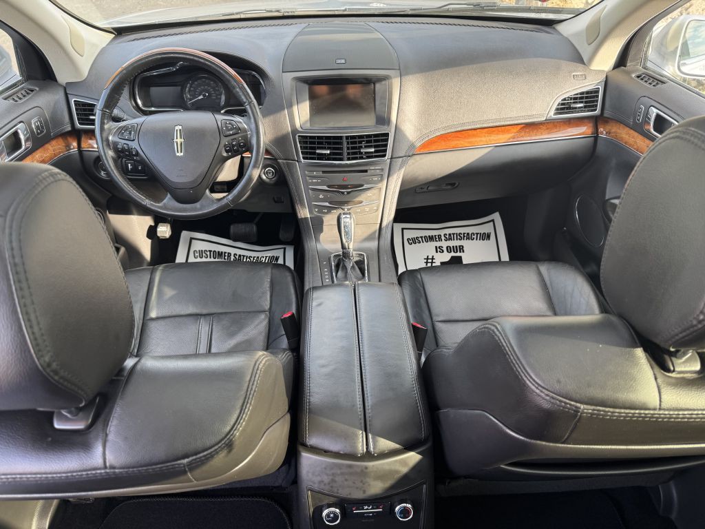 2014 Lincoln MKT Image 7