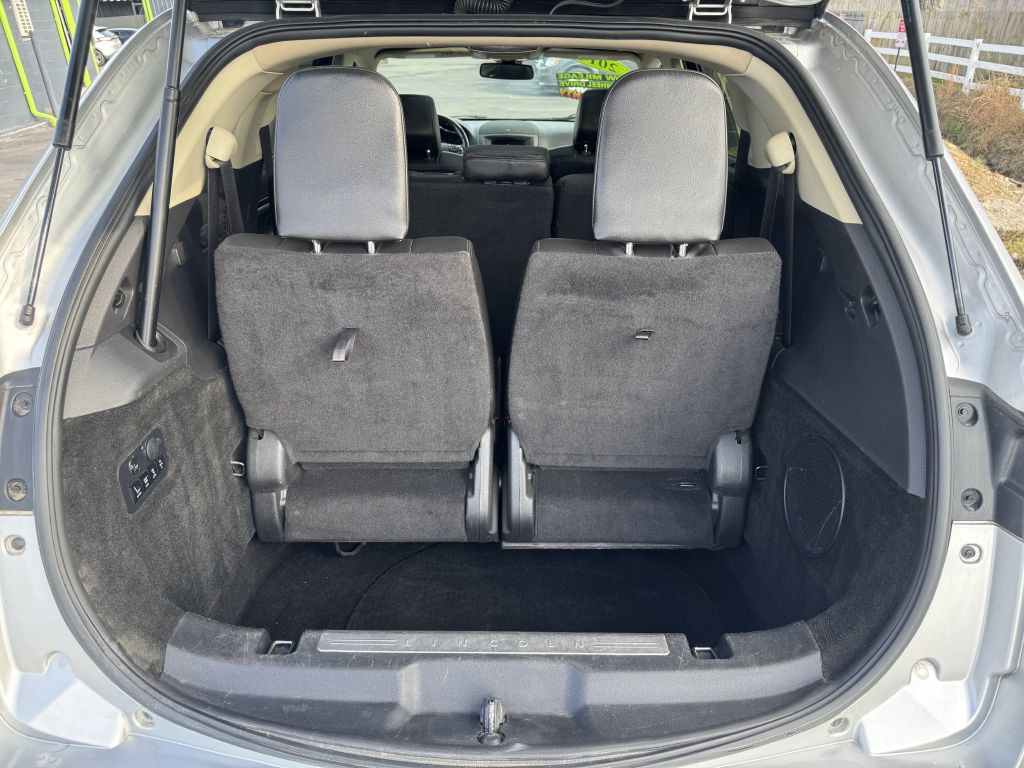 2014 Lincoln MKT Image 12