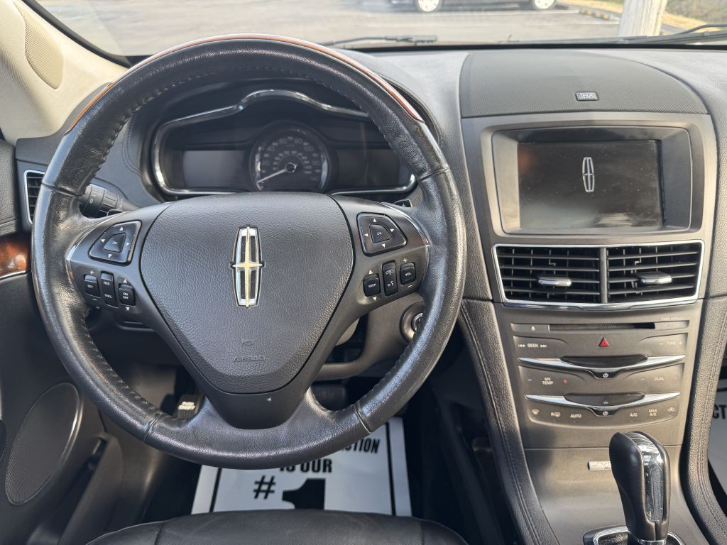 2014 Lincoln MKT Image 13