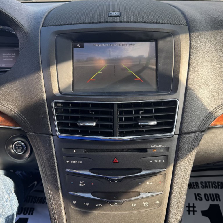 2014 Lincoln MKT Image 14