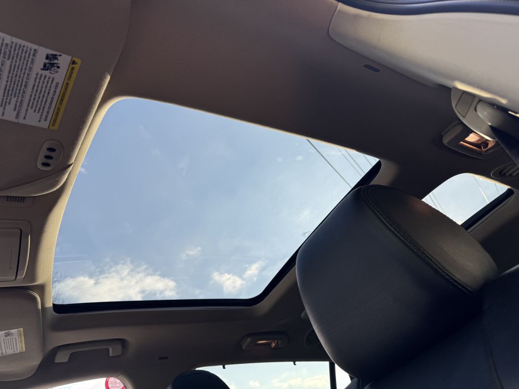 2014 Lincoln MKT Image 16