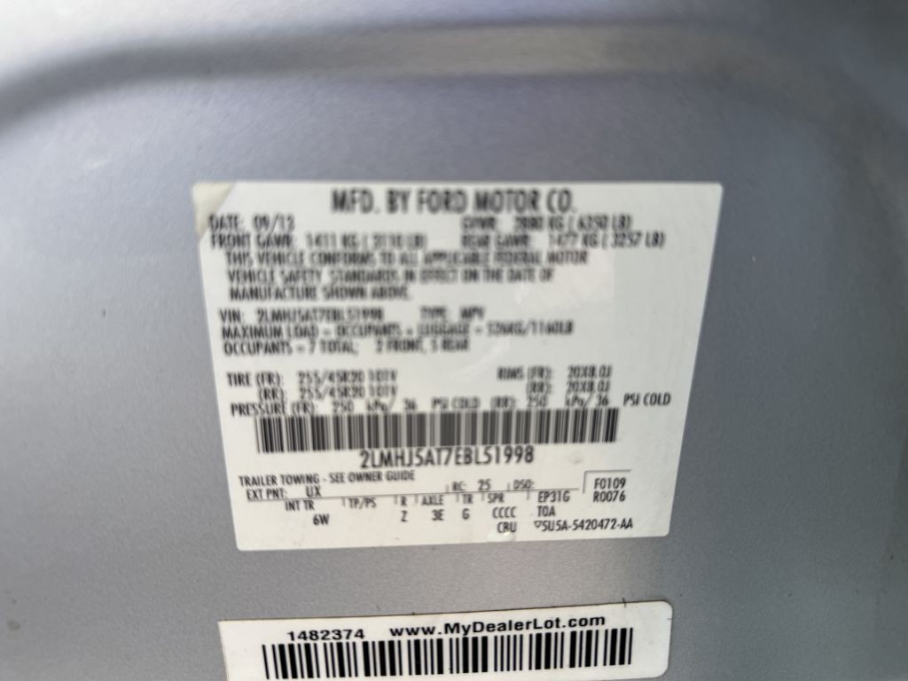 2014 Lincoln MKT Image 18