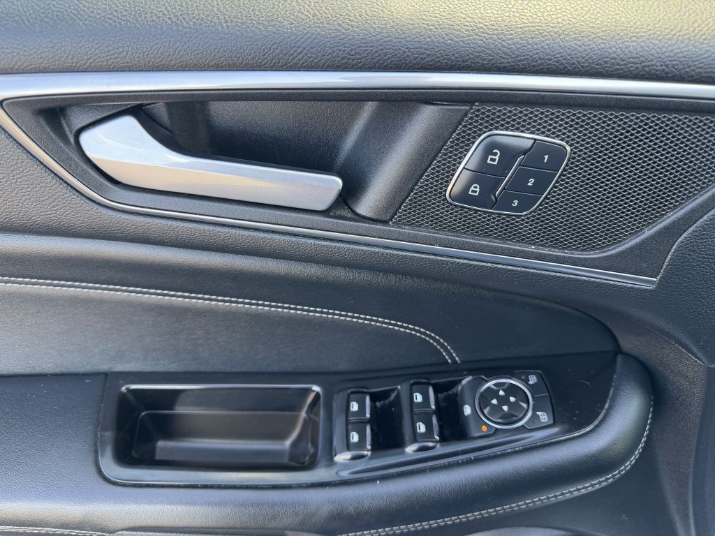 2017 Ford Edge Image 15