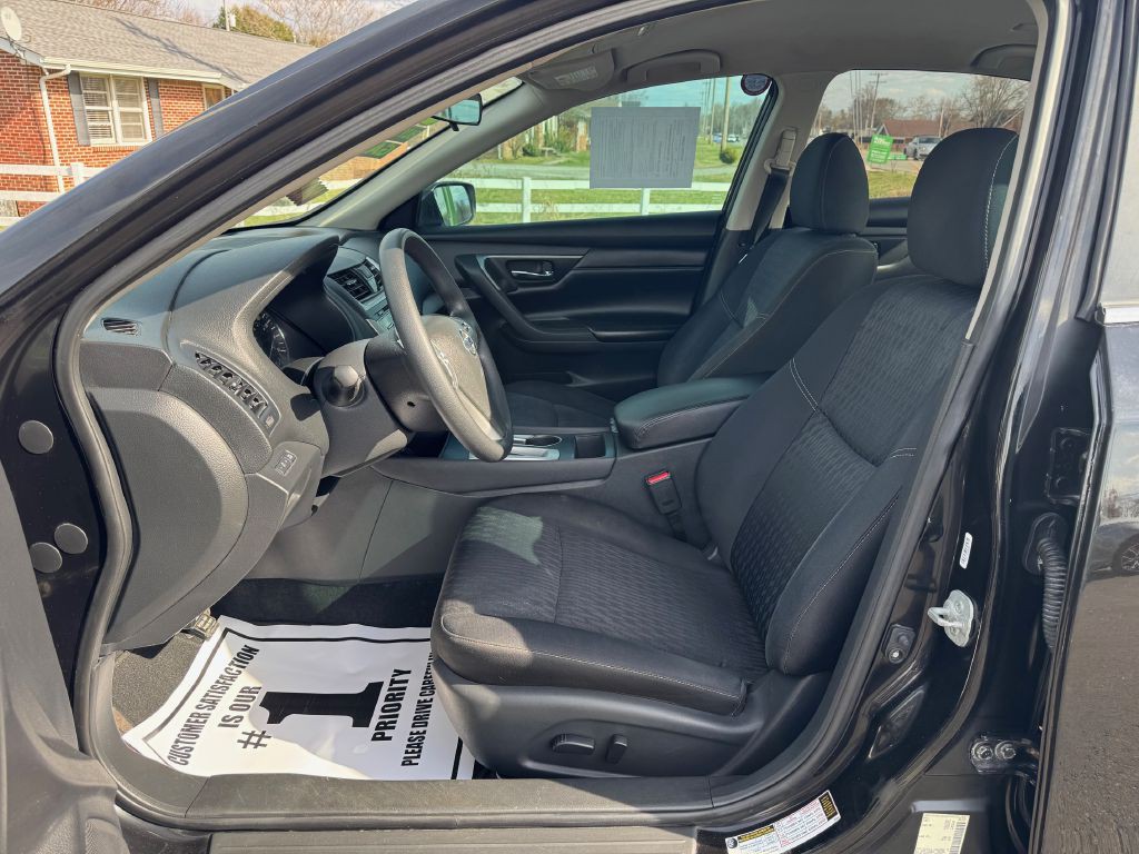 2017 Nissan Altima Image 8