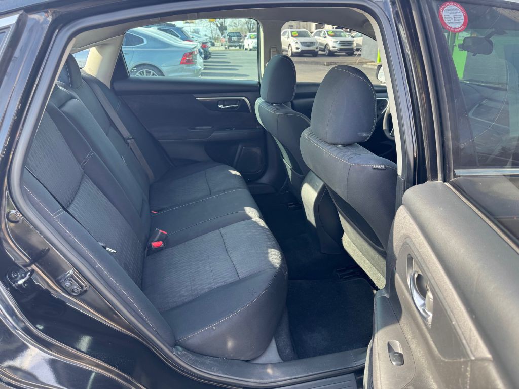 2017 Nissan Altima Image 10