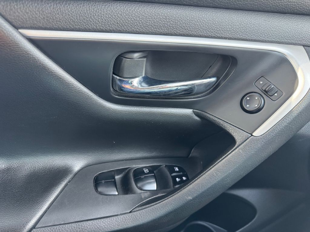 2017 Nissan Altima Image 13