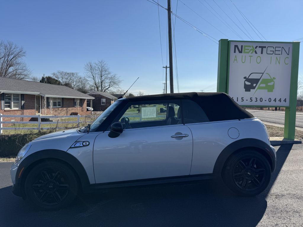 2014 MINI Cooper Image 2