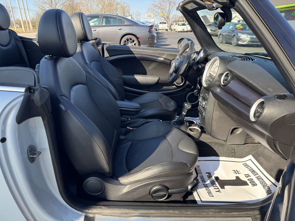 2014 MINI Cooper Image 11