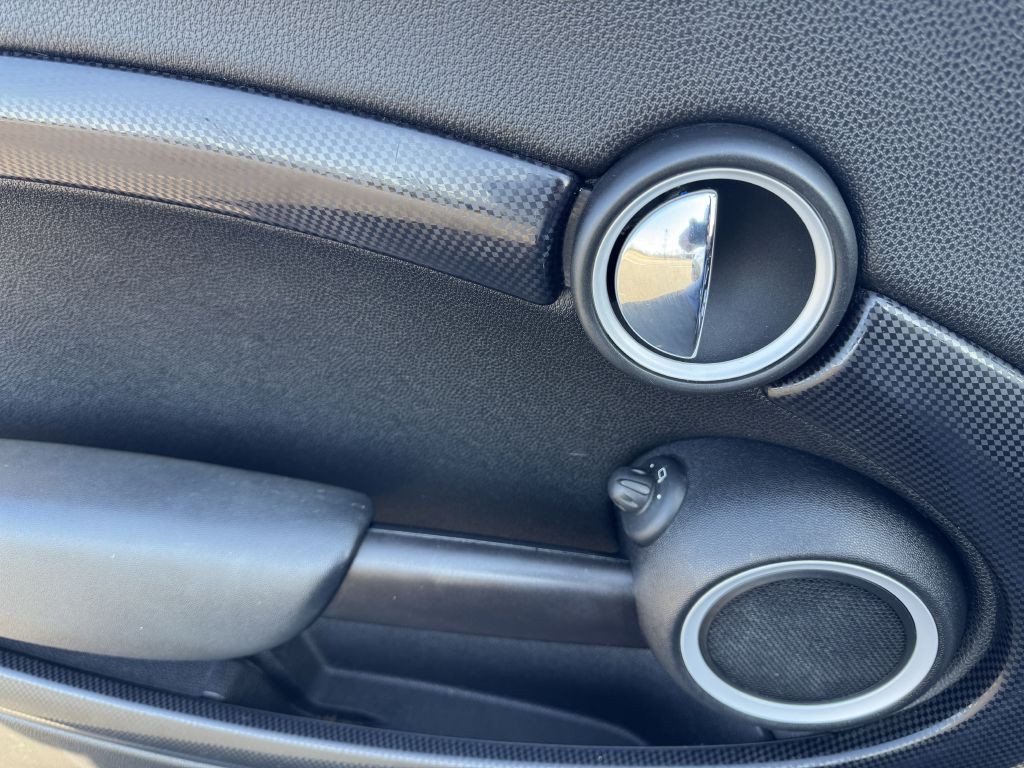 2014 MINI Cooper Image 14