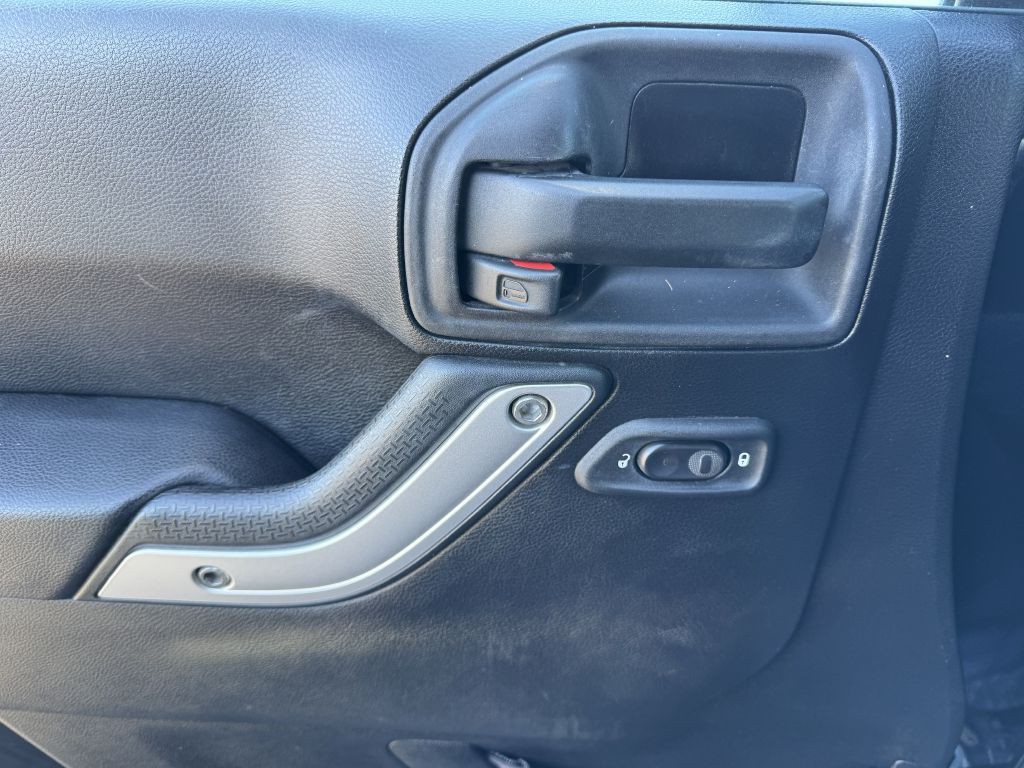 2014 Jeep Wrangler Image 11