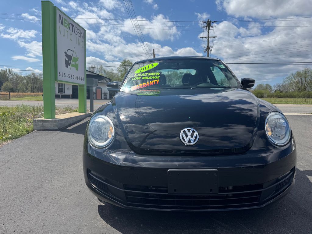 2013 Volkswagen Beetle Image 2