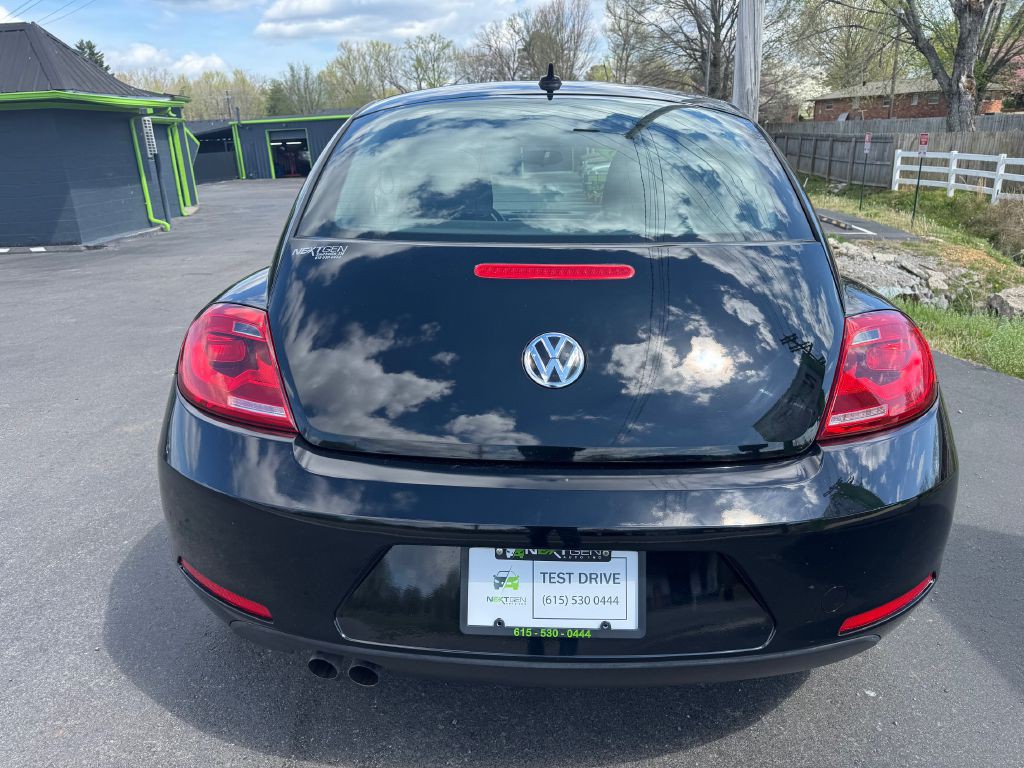 2013 Volkswagen Beetle Image 5