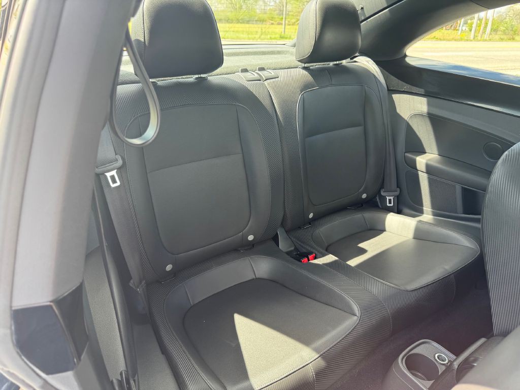 2013 Volkswagen Beetle Image 9