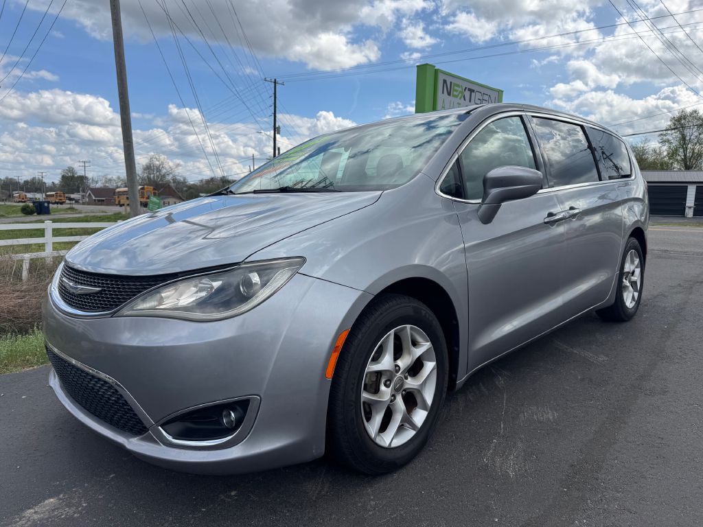 2018 Chrysler Pacifica Image 1