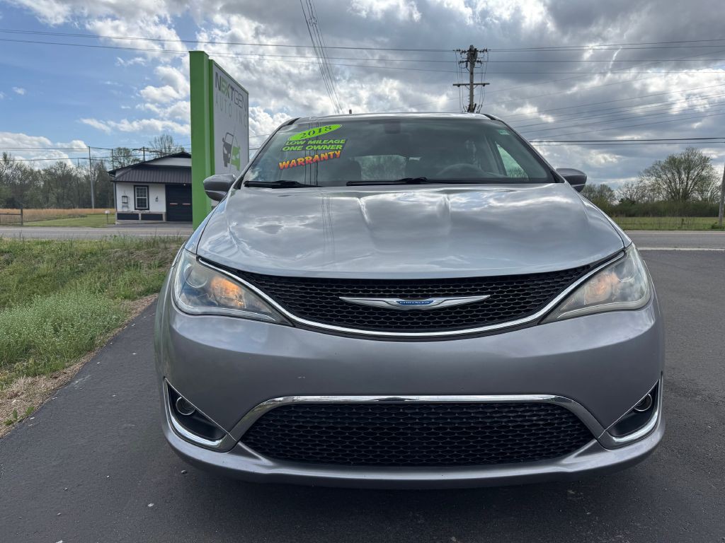 2018 Chrysler Pacifica Image 2