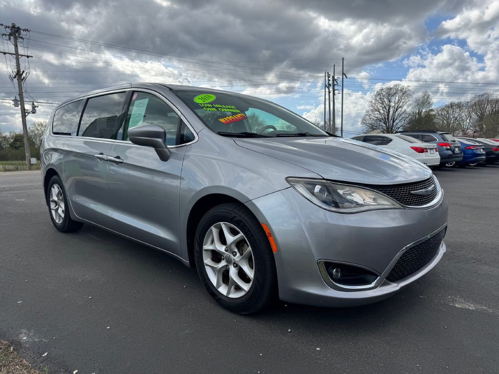 2018 Chrysler Pacifica Image 3