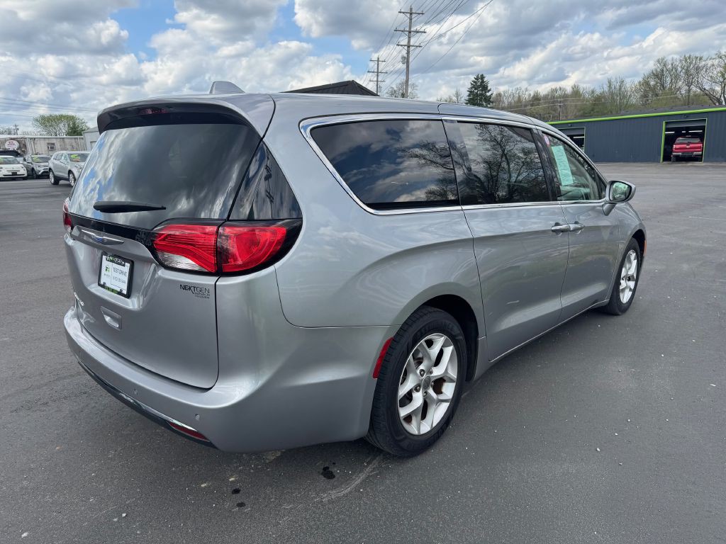 2018 Chrysler Pacifica Image 4