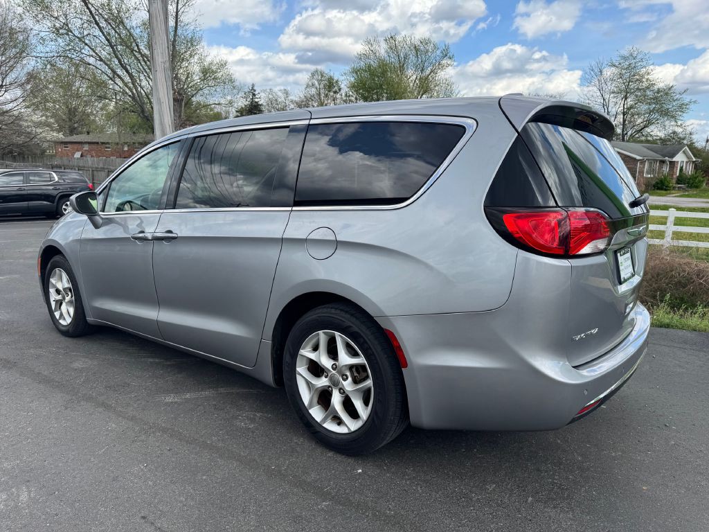 2018 Chrysler Pacifica Image 6