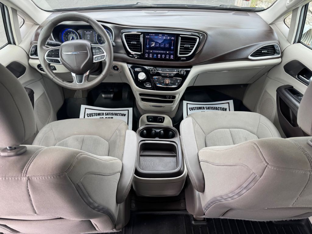 2018 Chrysler Pacifica Image 7