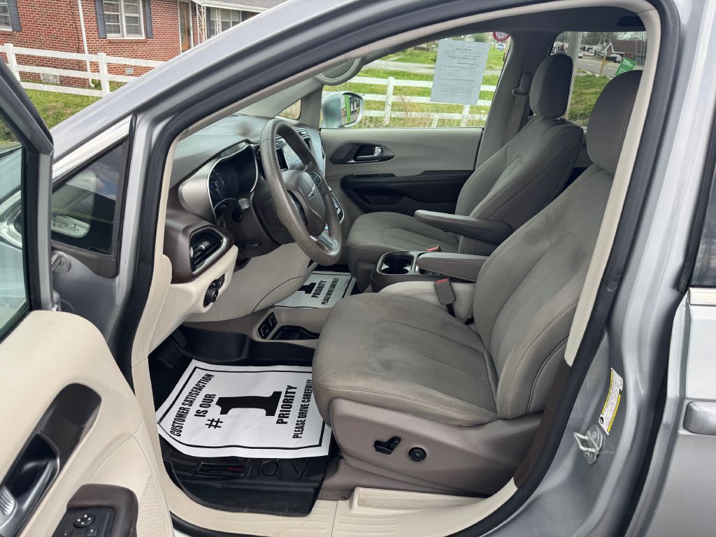 2018 Chrysler Pacifica Image 8
