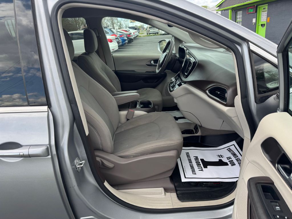 2018 Chrysler Pacifica Image 9