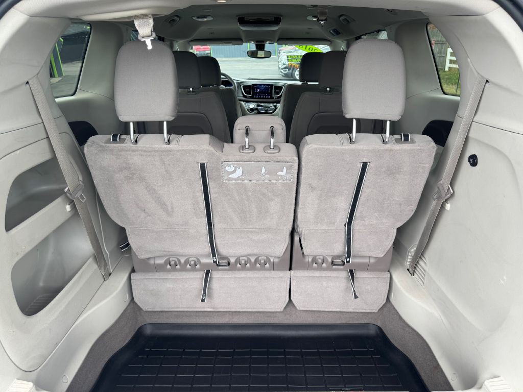 2018 Chrysler Pacifica Image 12