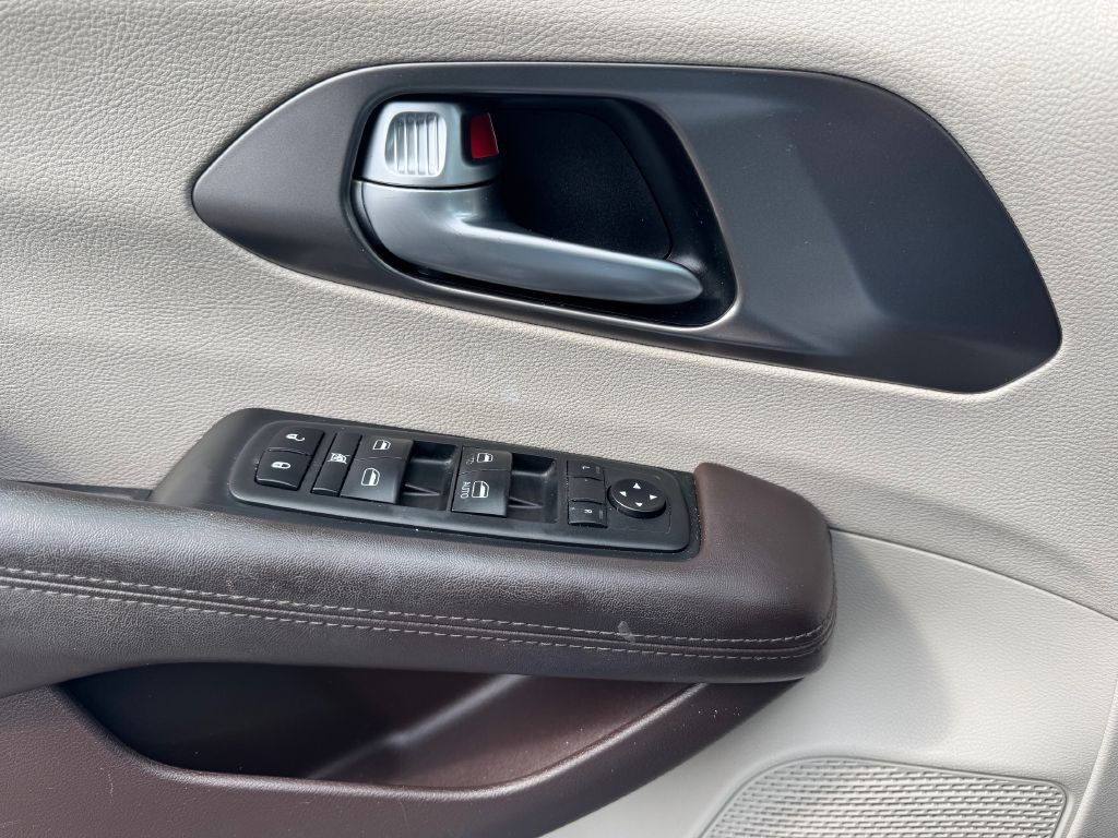 2018 Chrysler Pacifica Image 16