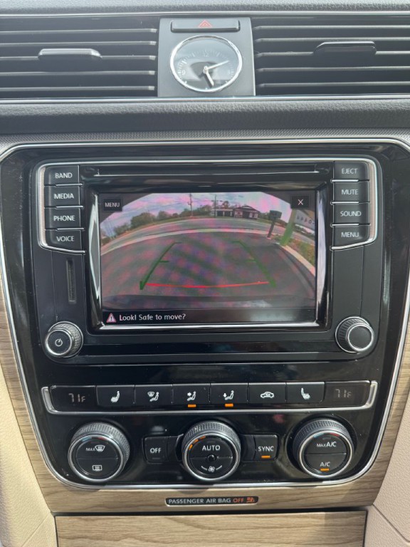 2017 Volkswagen Passat Image 12
