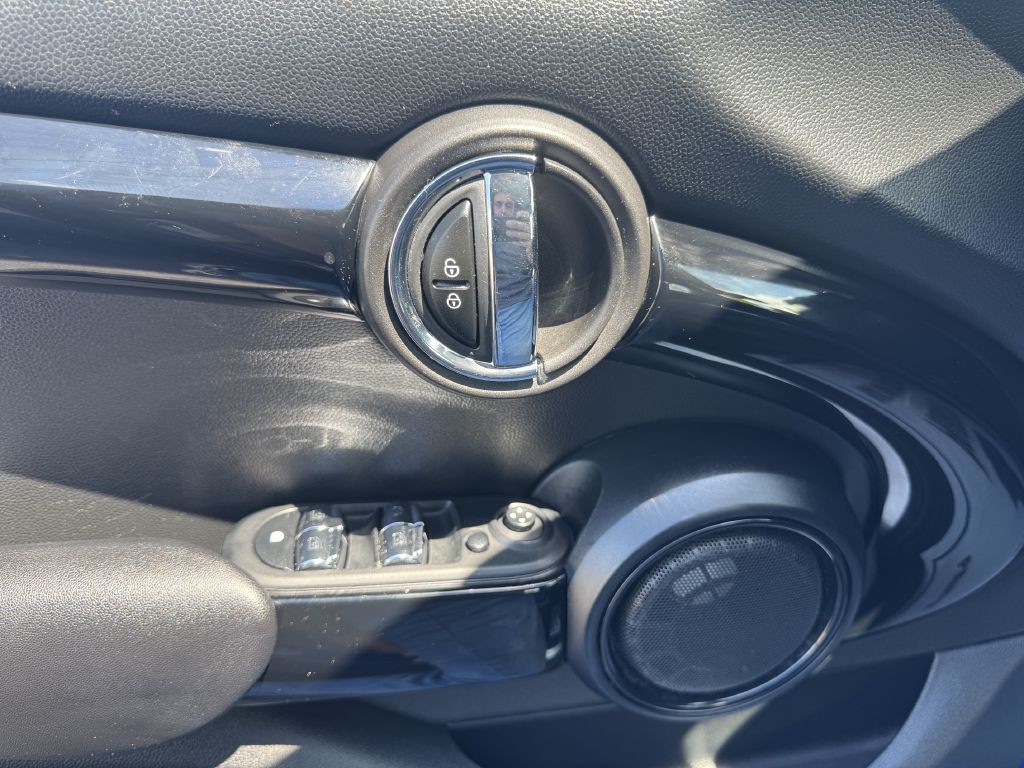 2019 MINI Cooper Image 15