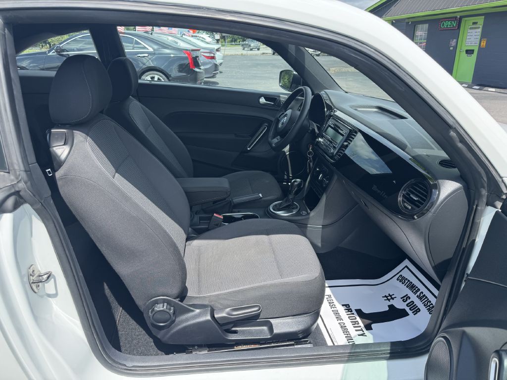 2014 Volkswagen Beetle Image 8