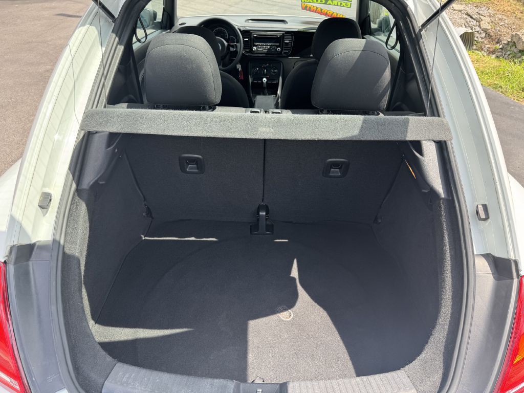 2014 Volkswagen Beetle Image 11