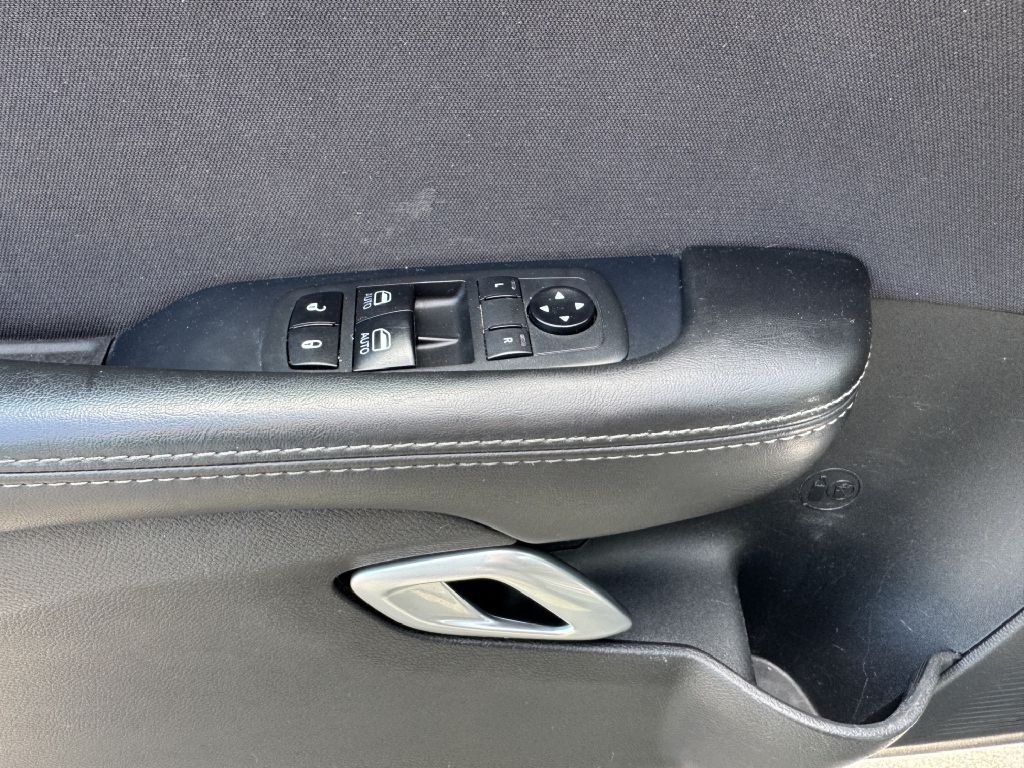 2019 Dodge Challenger Image 12
