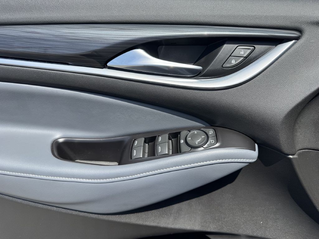 2018 Buick Enclave Image 16