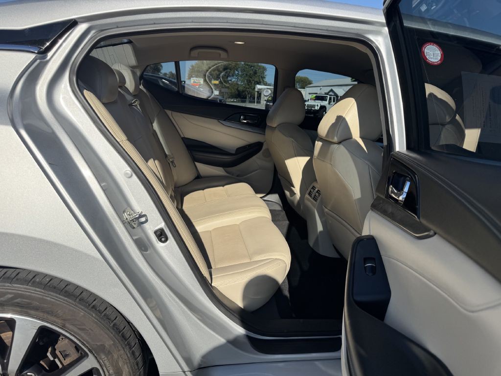 2017 Nissan Maxima Image 10