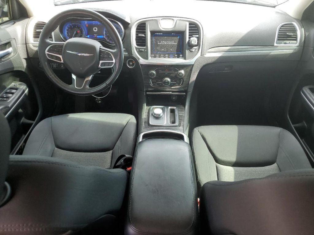 2019 Chrysler 300 Image 1