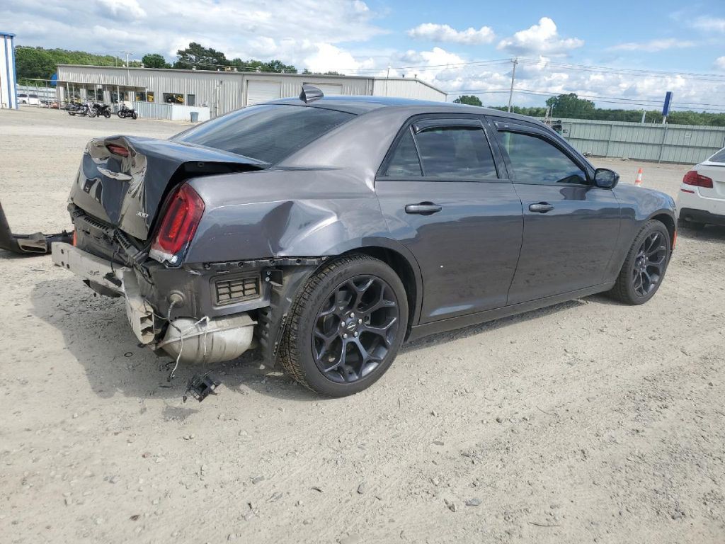2019 Chrysler 300 Image 2