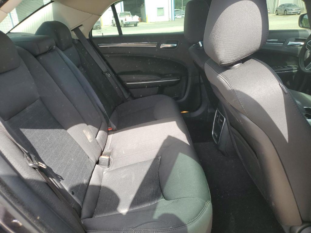 2019 Chrysler 300 Image 3