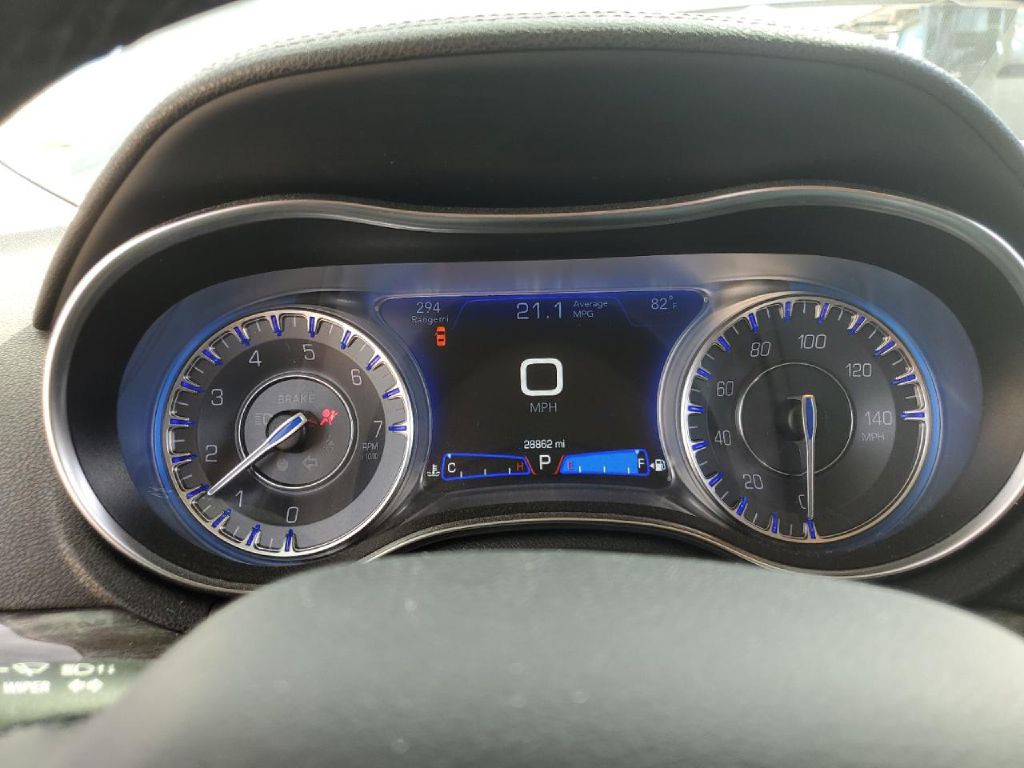 2019 Chrysler 300 Image 4