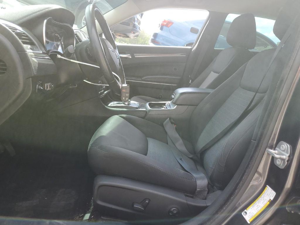 2019 Chrysler 300 Image 5