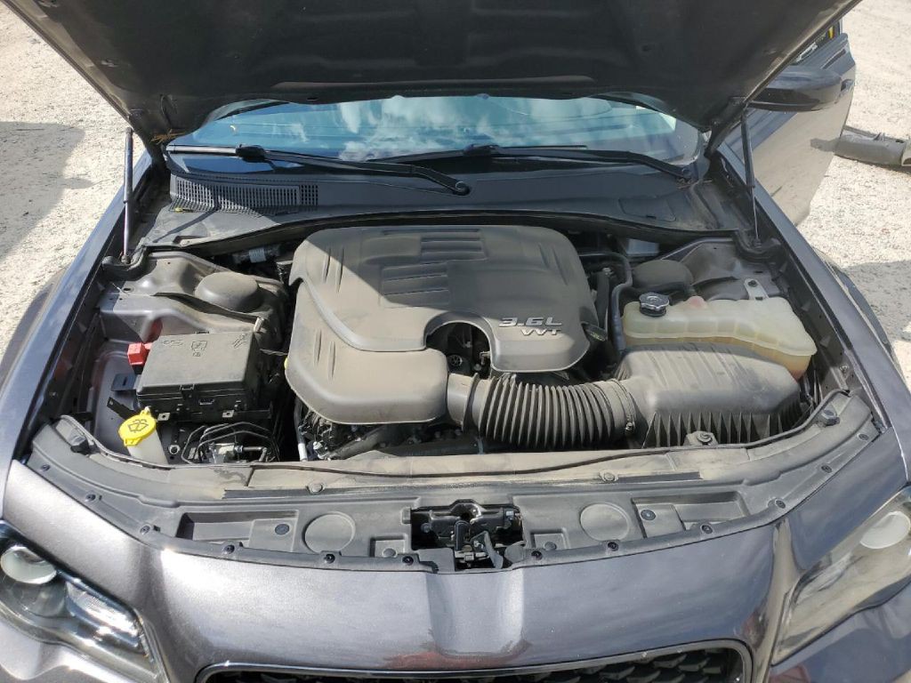 2019 Chrysler 300 Image 8