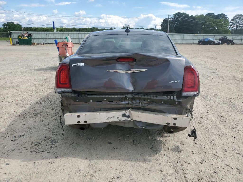 2019 Chrysler 300 Image 9