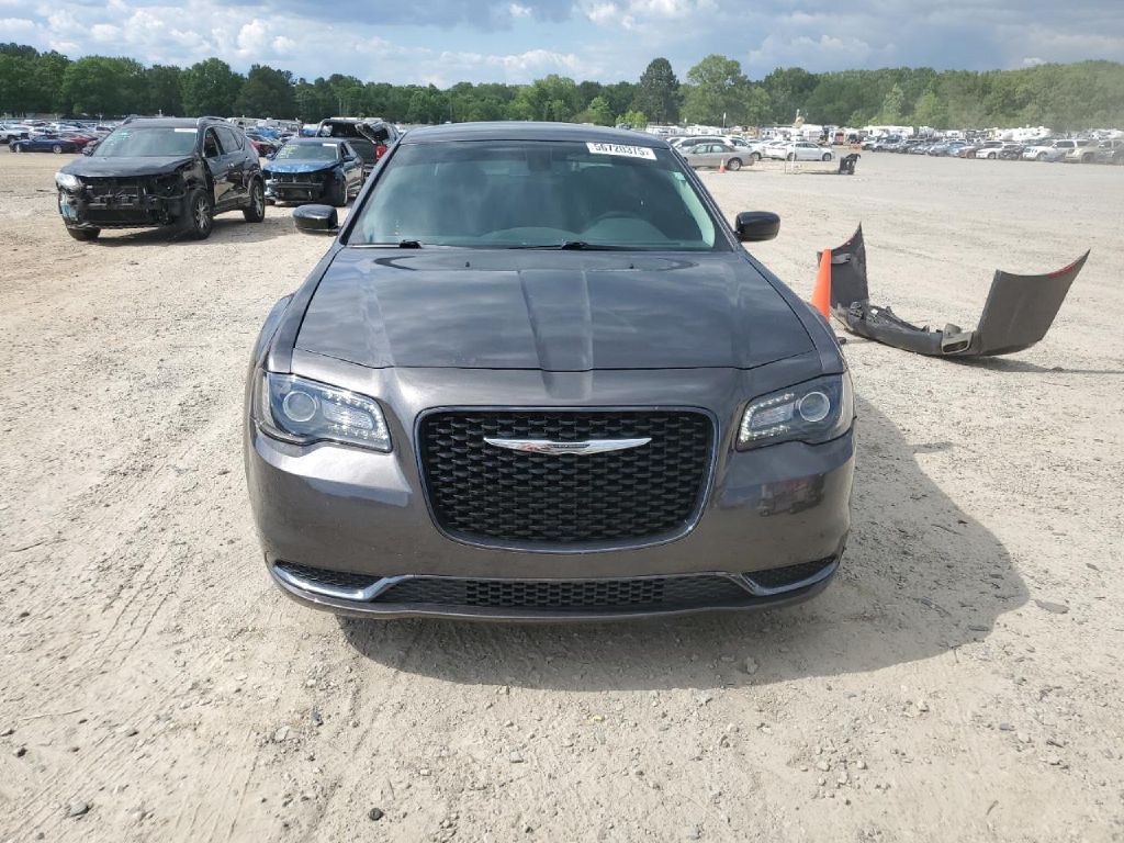 2019 Chrysler 300 Image 10