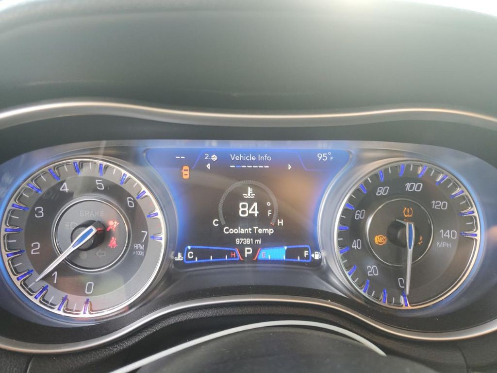 2021 Chrysler 300 Image 3
