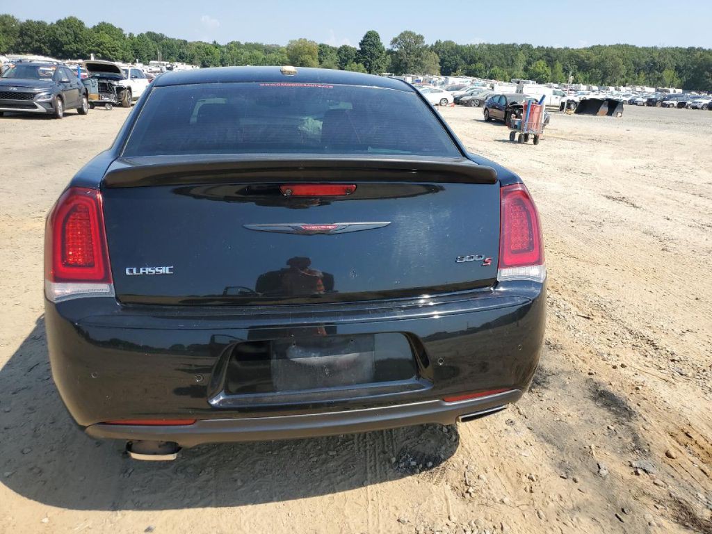 2021 Chrysler 300 Image 6