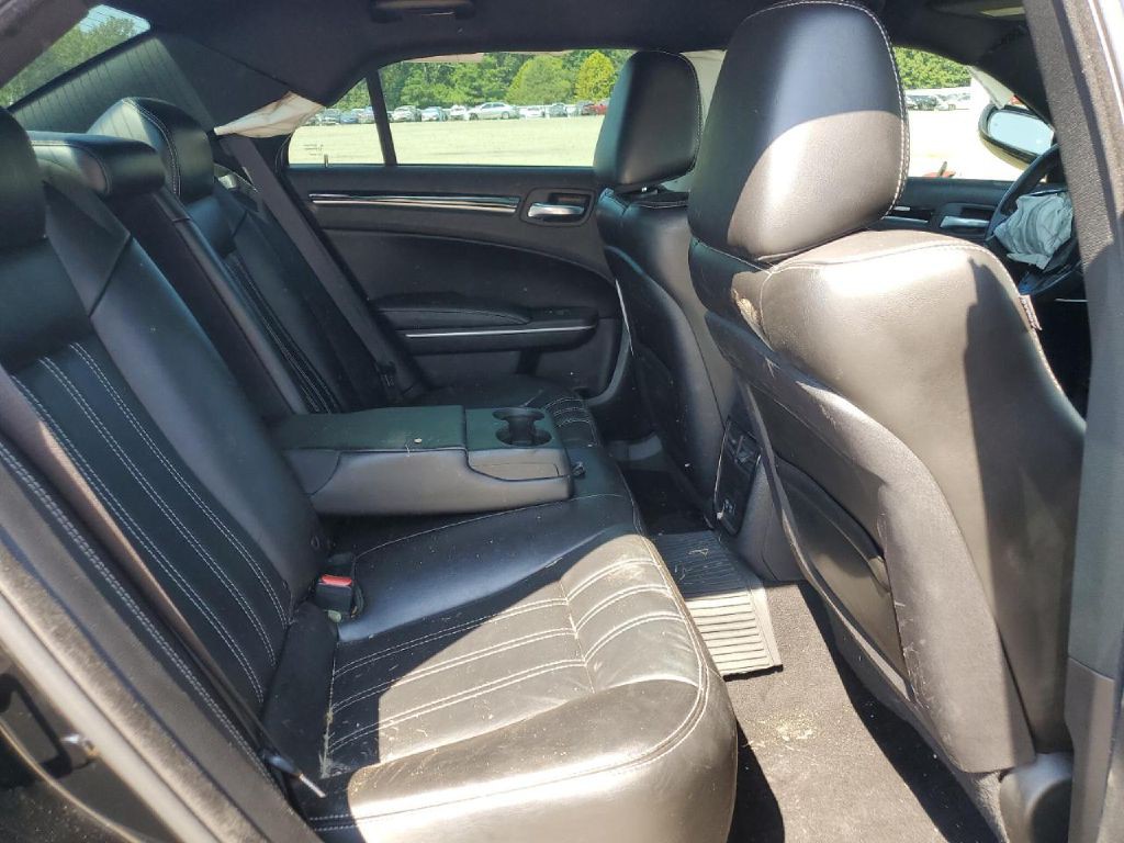 2021 Chrysler 300 Image 8